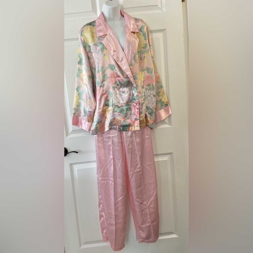 Potpourri Brand Vintage 60s Satin Lounging Pyjamas 2 pc. Floral Size MEDIUM